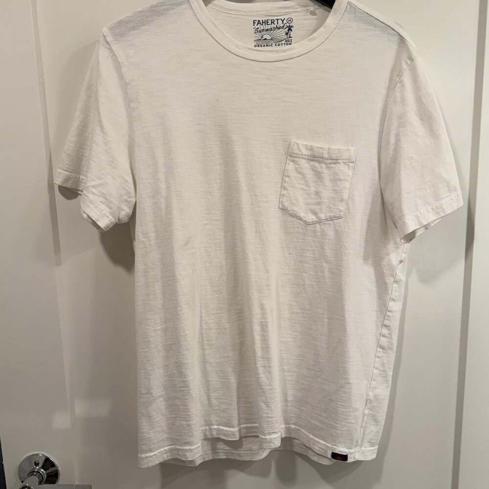 Faherty Sunwashed Pocket Tee – Medium – White